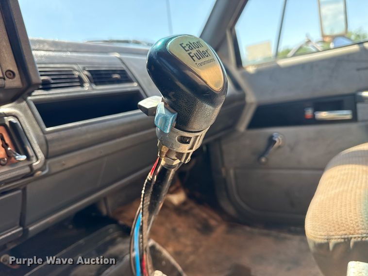 image for item DS3852 2000 GMC C7500 water truck