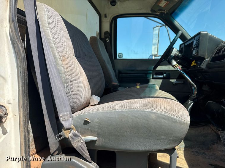 image for item DS3852 2000 GMC C7500 water truck