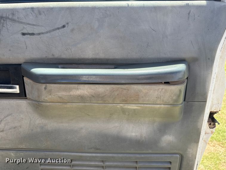 image for item DS3852 2000 GMC C7500 water truck