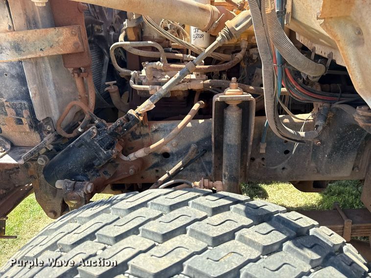 image for item DS3852 2000 GMC C7500 water truck