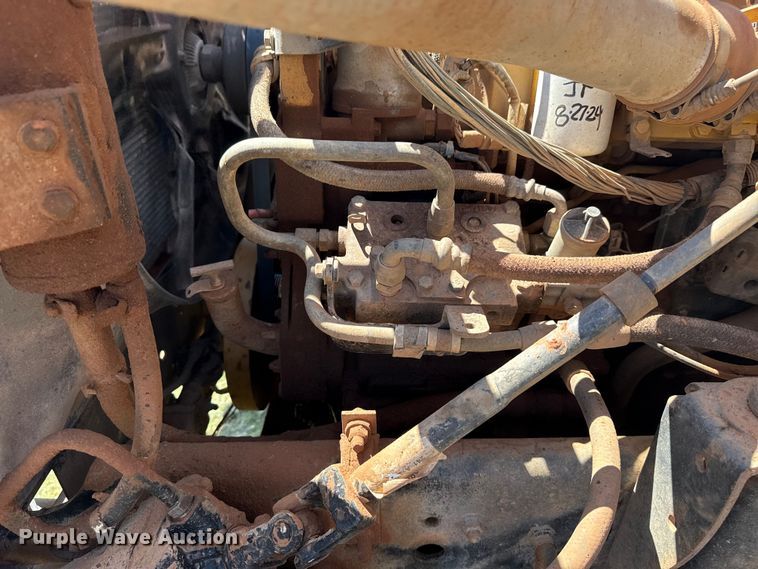 image for item DS3852 2000 GMC C7500 water truck