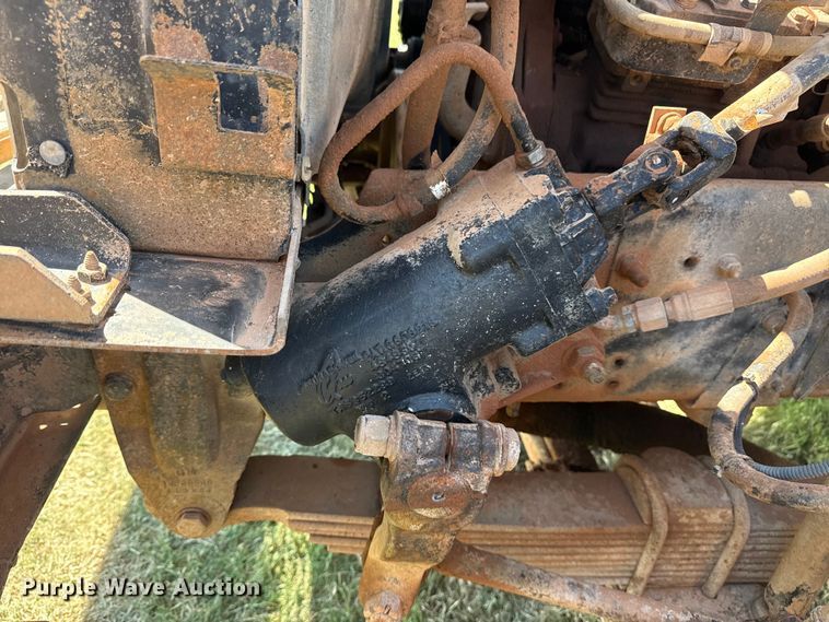 image for item DS3852 2000 GMC C7500 water truck