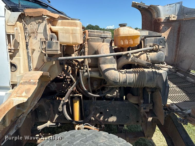 image for item DS3852 2000 GMC C7500 water truck