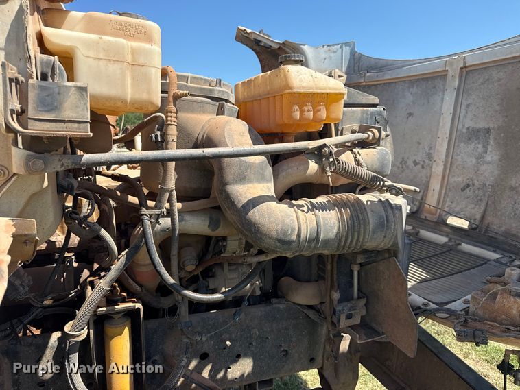 image for item DS3852 2000 GMC C7500 water truck