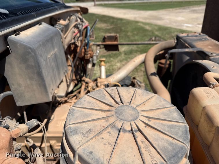 image for item DS3852 2000 GMC C7500 water truck