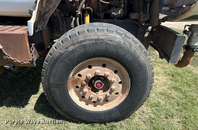 image for item DS3852 2000 GMC C7500 water truck