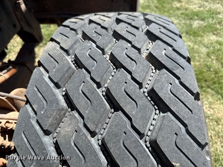 image for item DS3852 2000 GMC C7500 water truck