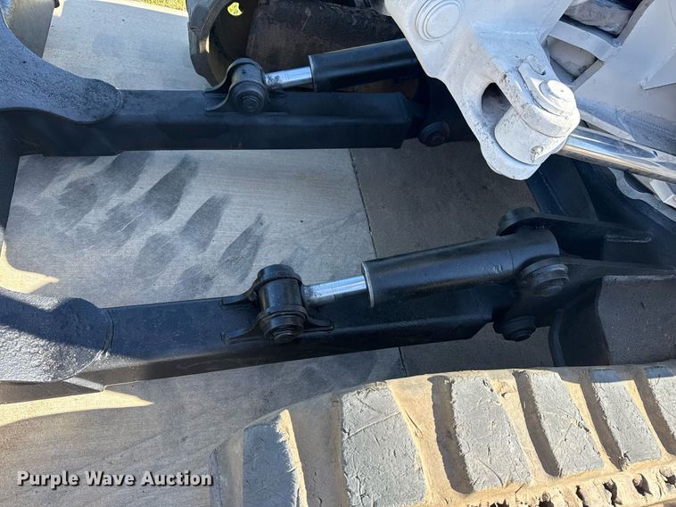 image for item DS3854 2004 Bobcat 341G mini excavator