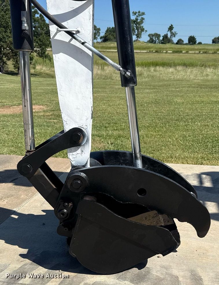 image for item DS3854 2004 Bobcat 341G mini excavator