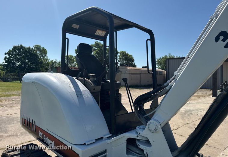 image for item DS3854 2004 Bobcat 341G mini excavator