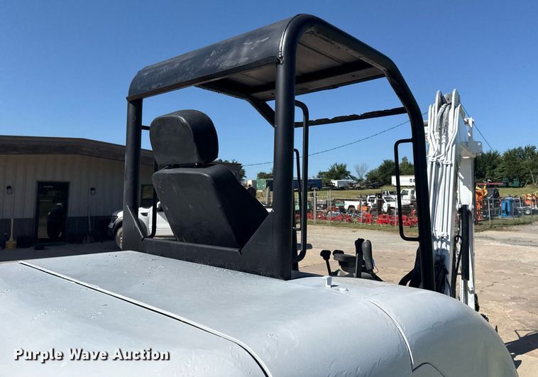 image for item DS3854 2004 Bobcat 341G mini excavator