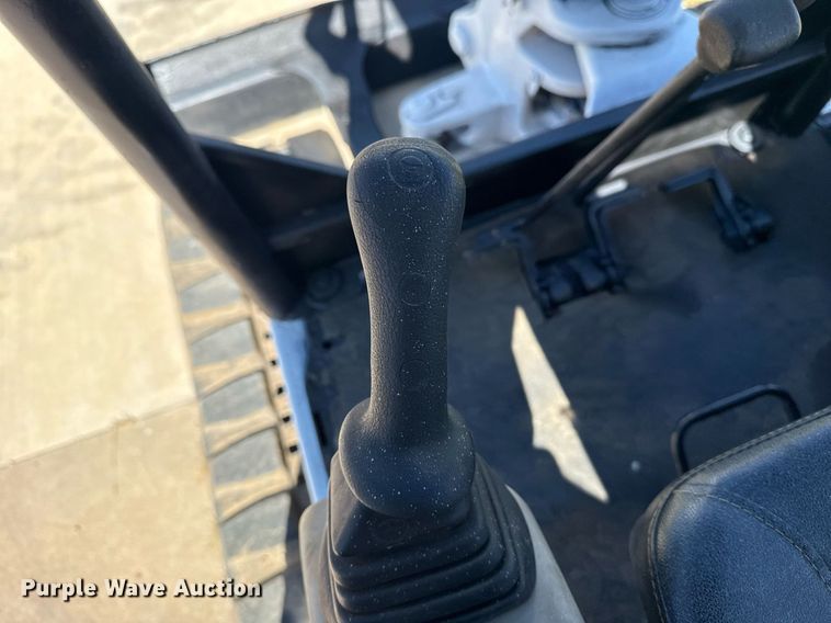 image for item DS3854 2004 Bobcat 341G mini excavator