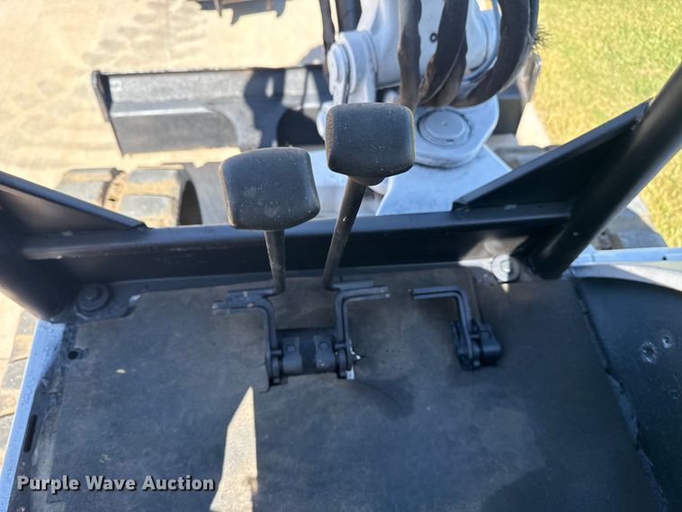 image for item DS3854 2004 Bobcat 341G mini excavator