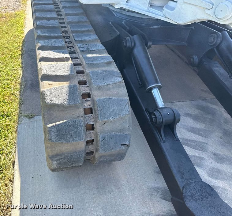 image for item DS3854 2004 Bobcat 341G mini excavator