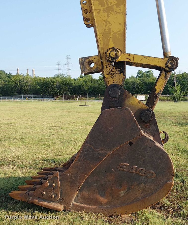 image for item DS3855 2005 Komatsu PC300LC excavator