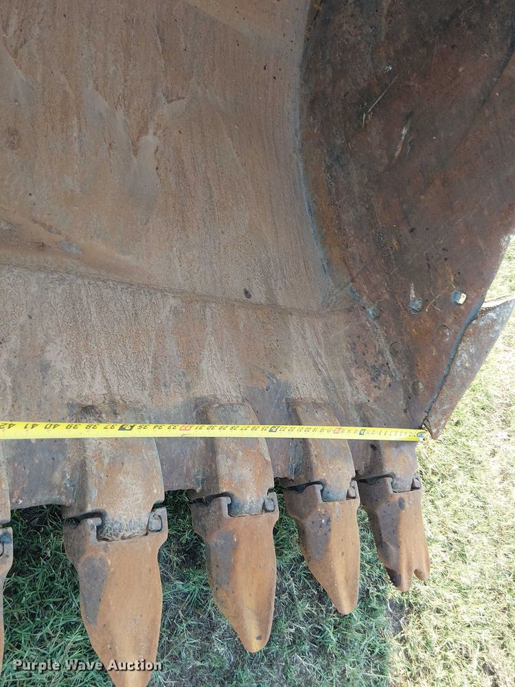 image for item DS3855 2005 Komatsu PC300LC excavator