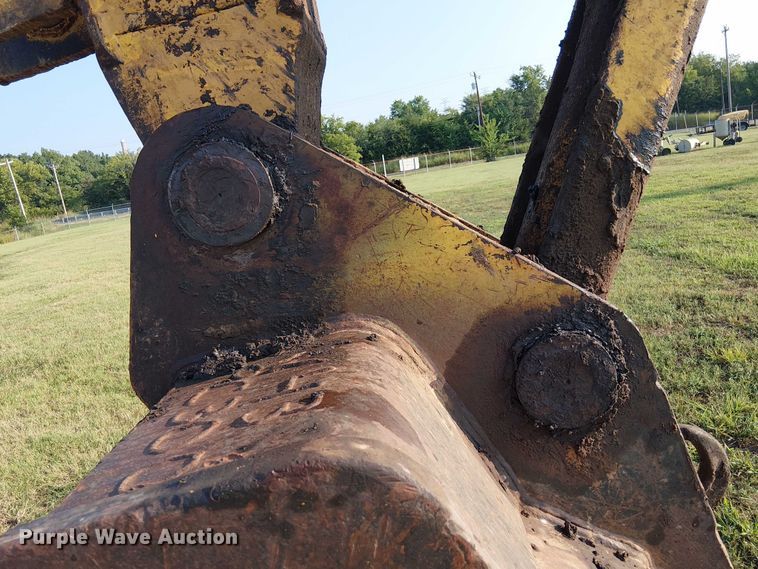 image for item DS3855 2005 Komatsu PC300LC excavator