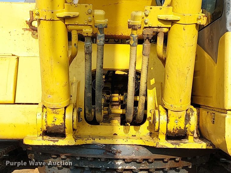 image for item DS3855 2005 Komatsu PC300LC excavator