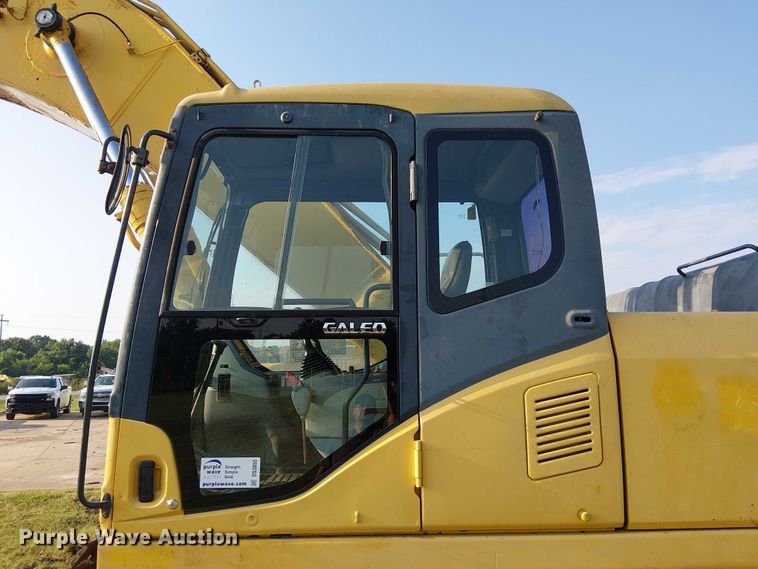 image for item DS3855 2005 Komatsu PC300LC excavator