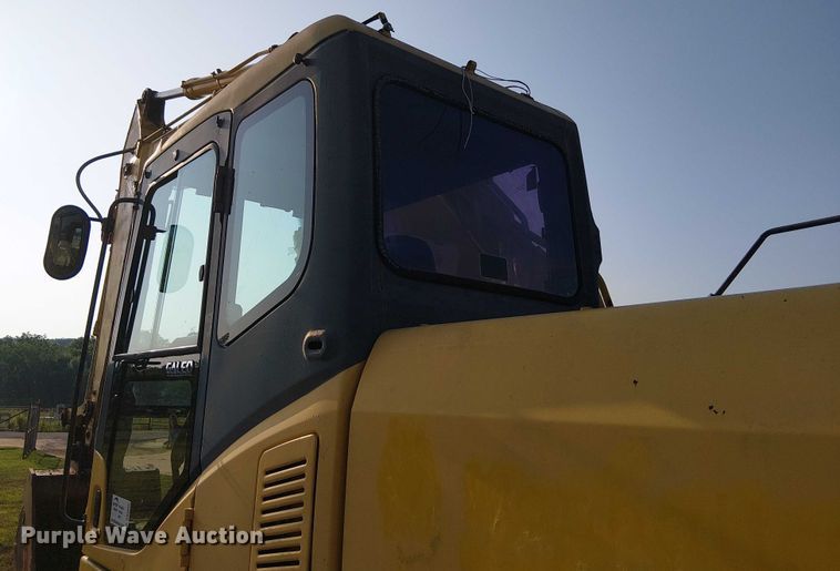 image for item DS3855 2005 Komatsu PC300LC excavator