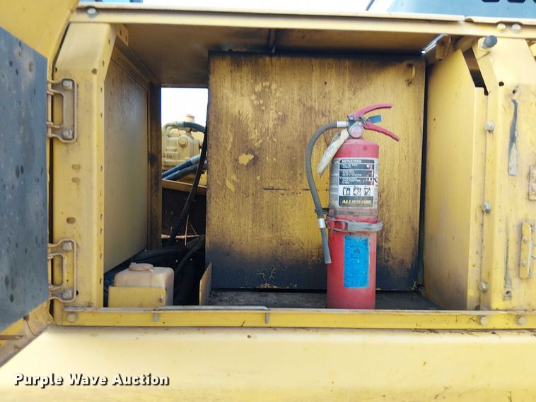 image for item DS3855 2005 Komatsu PC300LC excavator