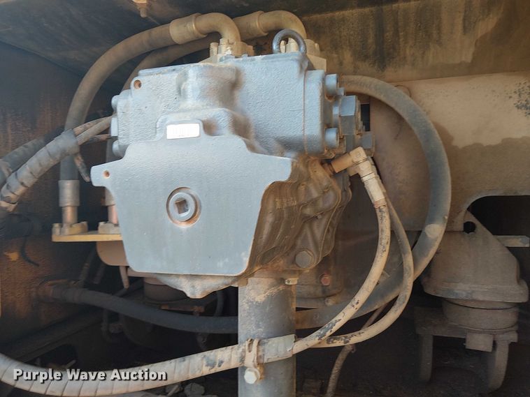 image for item DS3855 2005 Komatsu PC300LC excavator