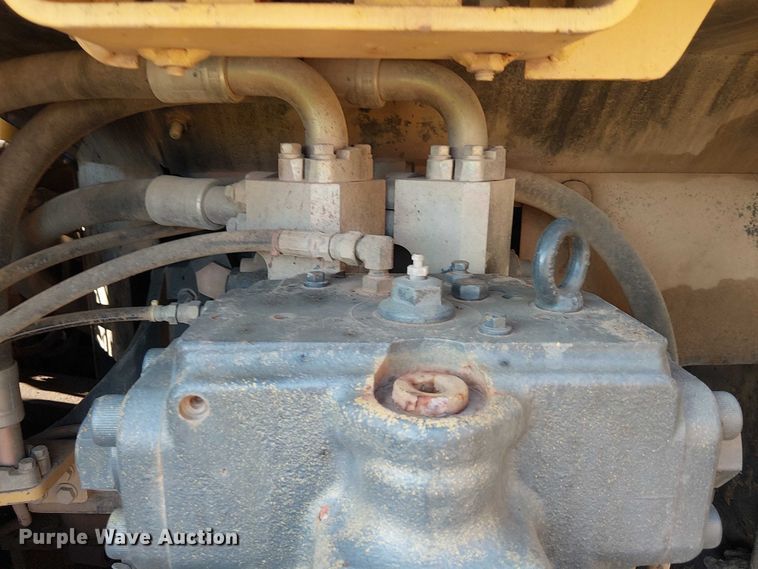 image for item DS3855 2005 Komatsu PC300LC excavator
