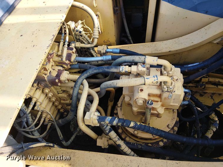 image for item DS3855 2005 Komatsu PC300LC excavator