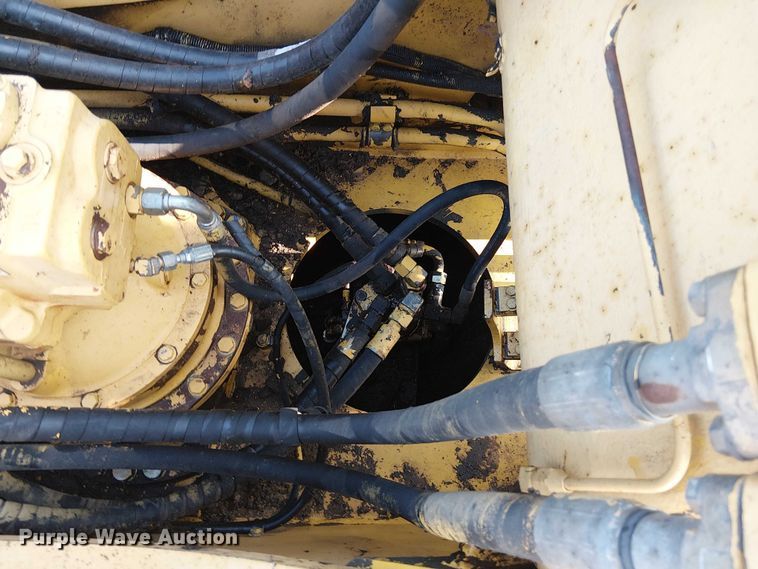 image for item DS3855 2005 Komatsu PC300LC excavator