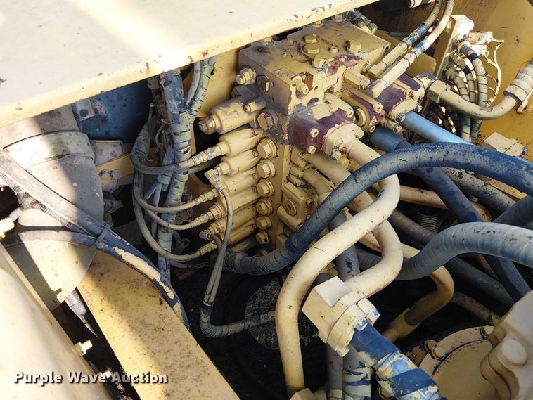 image for item DS3855 2005 Komatsu PC300LC excavator