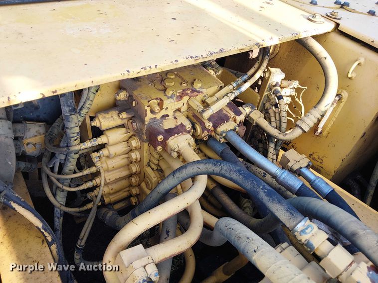 image for item DS3855 2005 Komatsu PC300LC excavator
