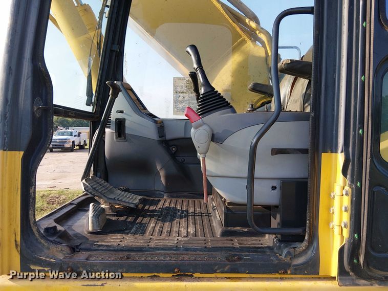 image for item DS3855 2005 Komatsu PC300LC excavator