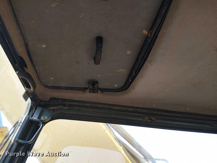 image for item DS3855 2005 Komatsu PC300LC excavator