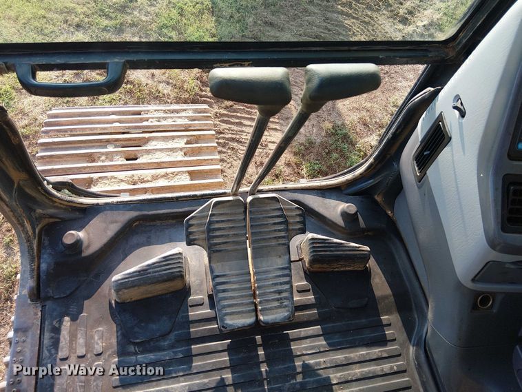 image for item DS3855 2005 Komatsu PC300LC excavator