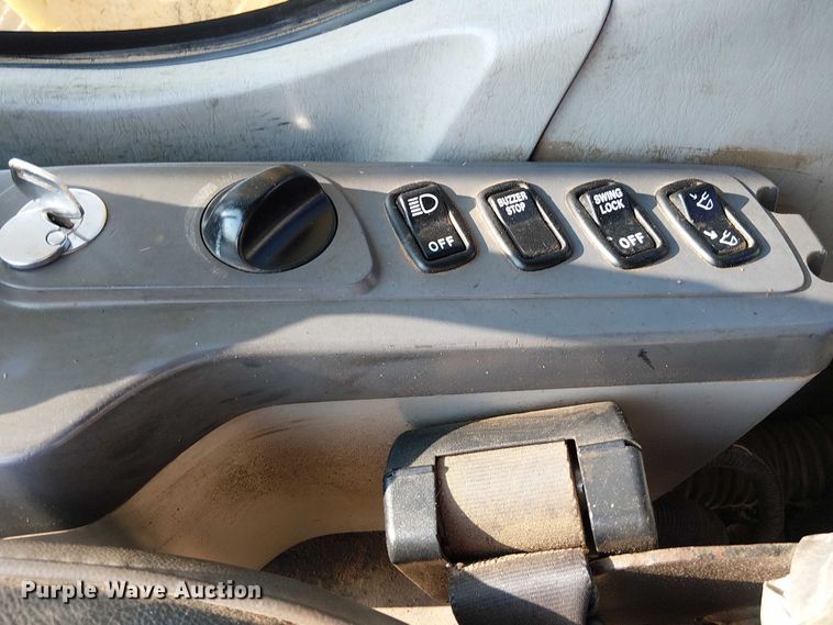 image for item DS3855 2005 Komatsu PC300LC excavator