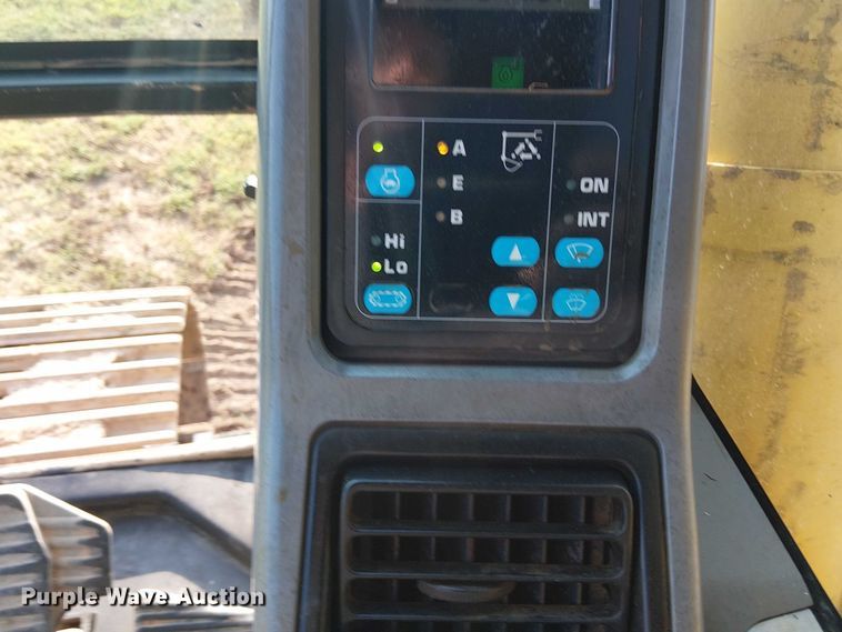 image for item DS3855 2005 Komatsu PC300LC excavator