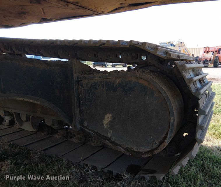 image for item DS3855 2005 Komatsu PC300LC excavator