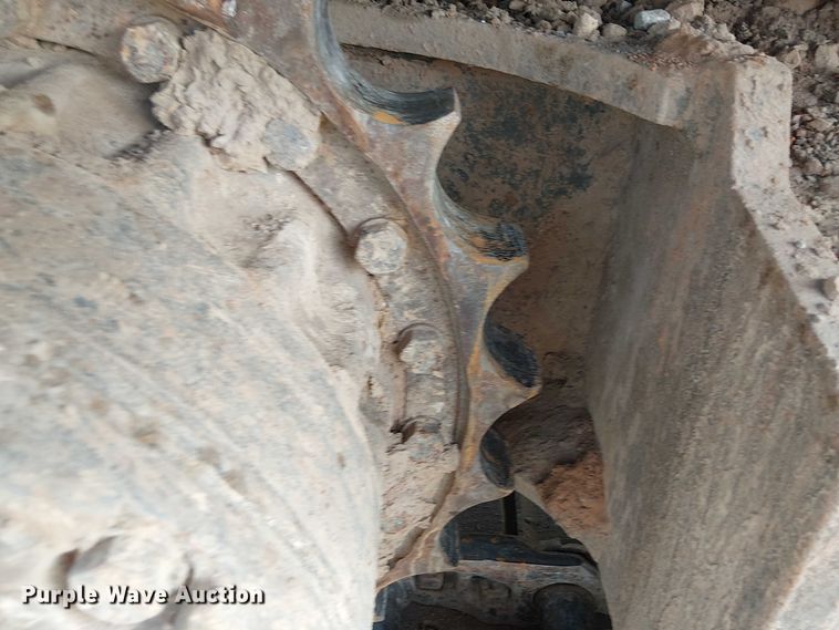 image for item DS3855 2005 Komatsu PC300LC excavator