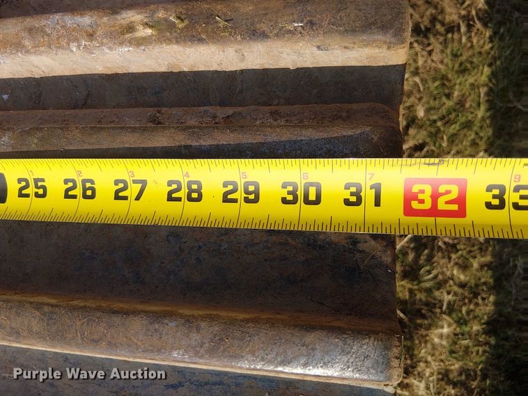 image for item DS3855 2005 Komatsu PC300LC excavator