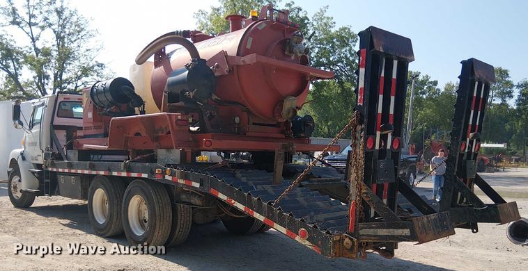 image for item DS3858 2000 Sterling Truck L7501 flatbed truck