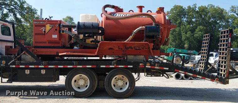 image for item DS3858 2000 Sterling Truck L7501 flatbed truck