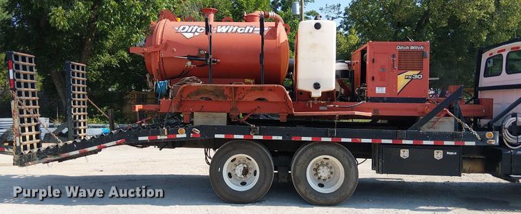 image for item DS3858 2000 Sterling Truck L7501 flatbed truck