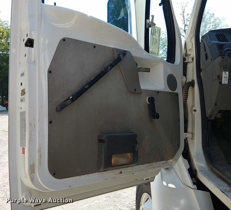 image for item DS3858 2000 Sterling Truck L7501 flatbed truck