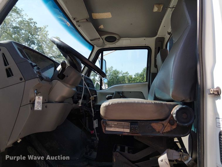 image for item DS3858 2000 Sterling Truck L7501 flatbed truck