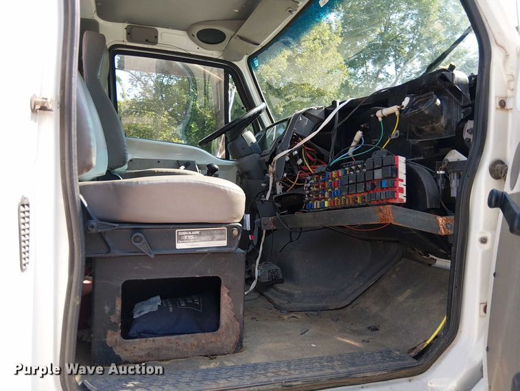 image for item DS3858 2000 Sterling Truck L7501 flatbed truck