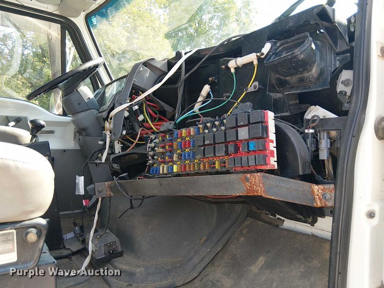 image for item DS3858 2000 Sterling Truck L7501 flatbed truck