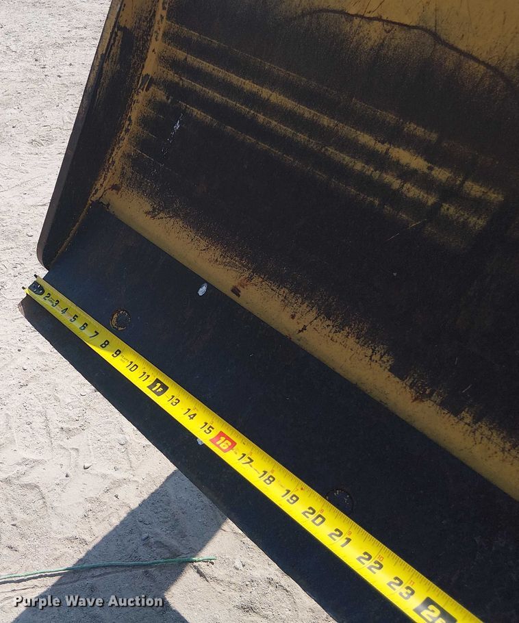 image for item DS3860 John Deere 210LE landscape tractor