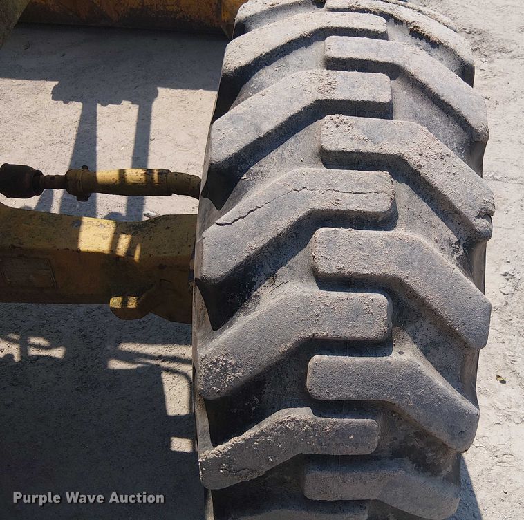 image for item DS3860 John Deere 210LE landscape tractor