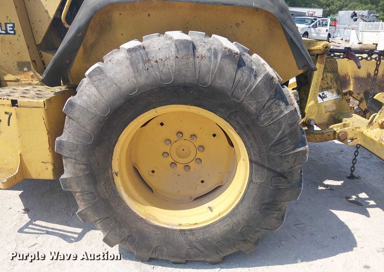 image for item DS3860 John Deere 210LE landscape tractor