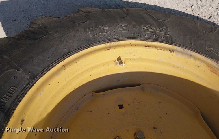 image for item DS3860 John Deere 210LE landscape tractor